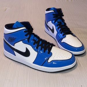 AIR JORDAN 1 MID SE 'SIGNAL BLUE'